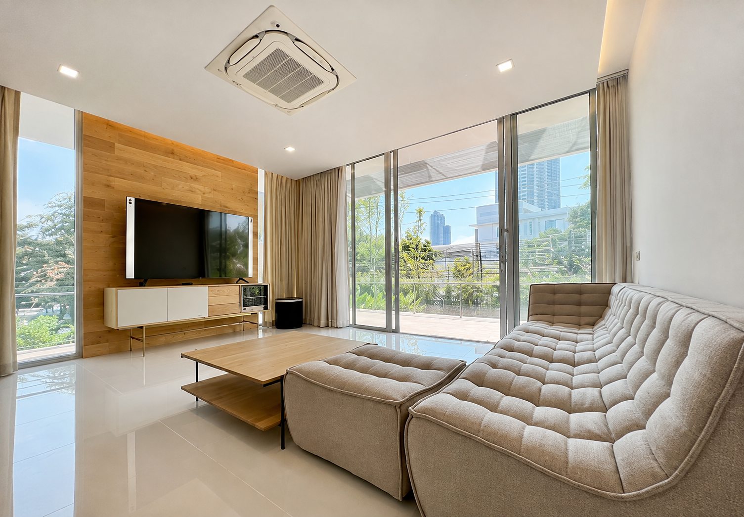 3-Storey Private Pool House ซอยศูนย์วิจัย