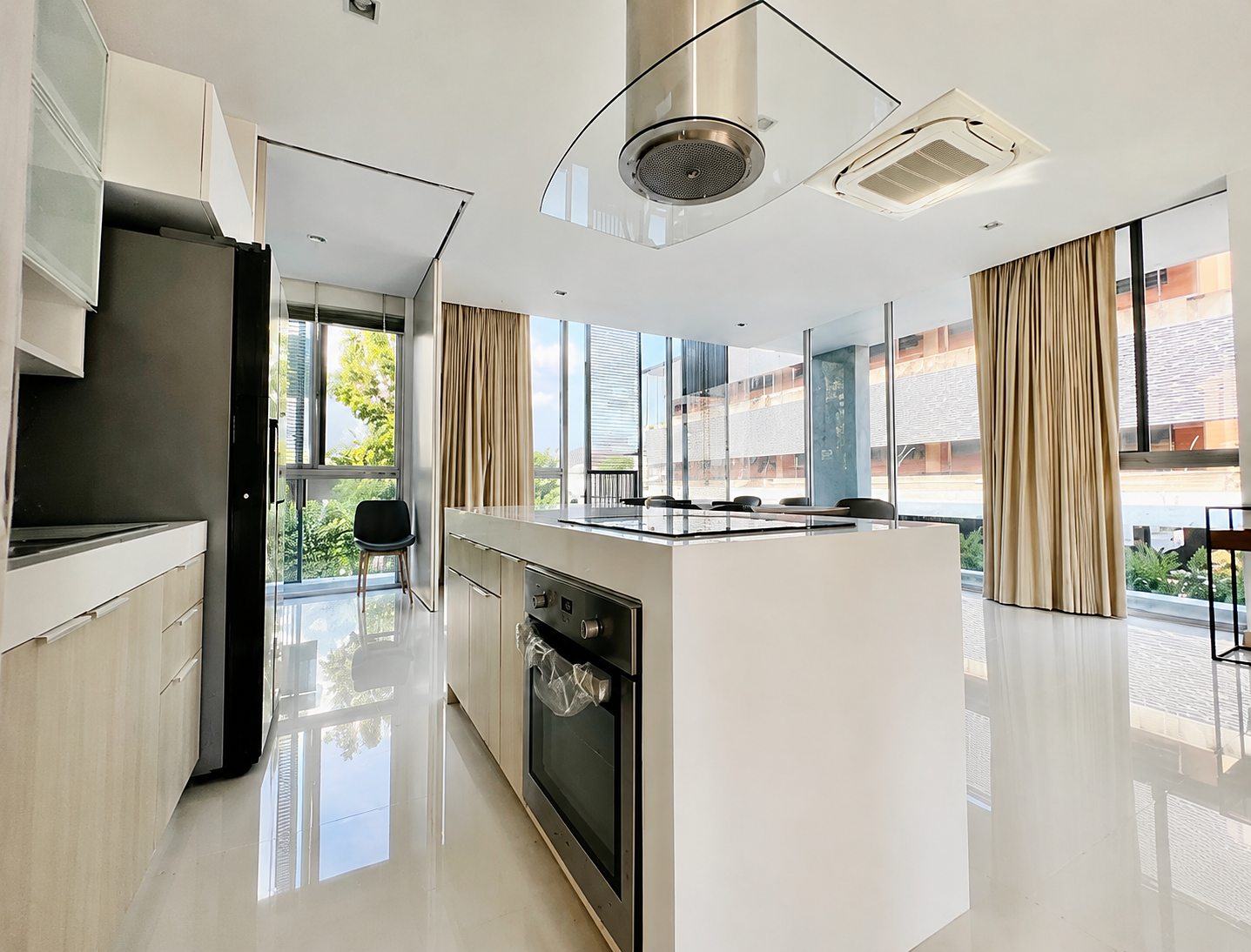 3-Storey Private Pool House ซอยศูนย์วิจัย: Kitchen island