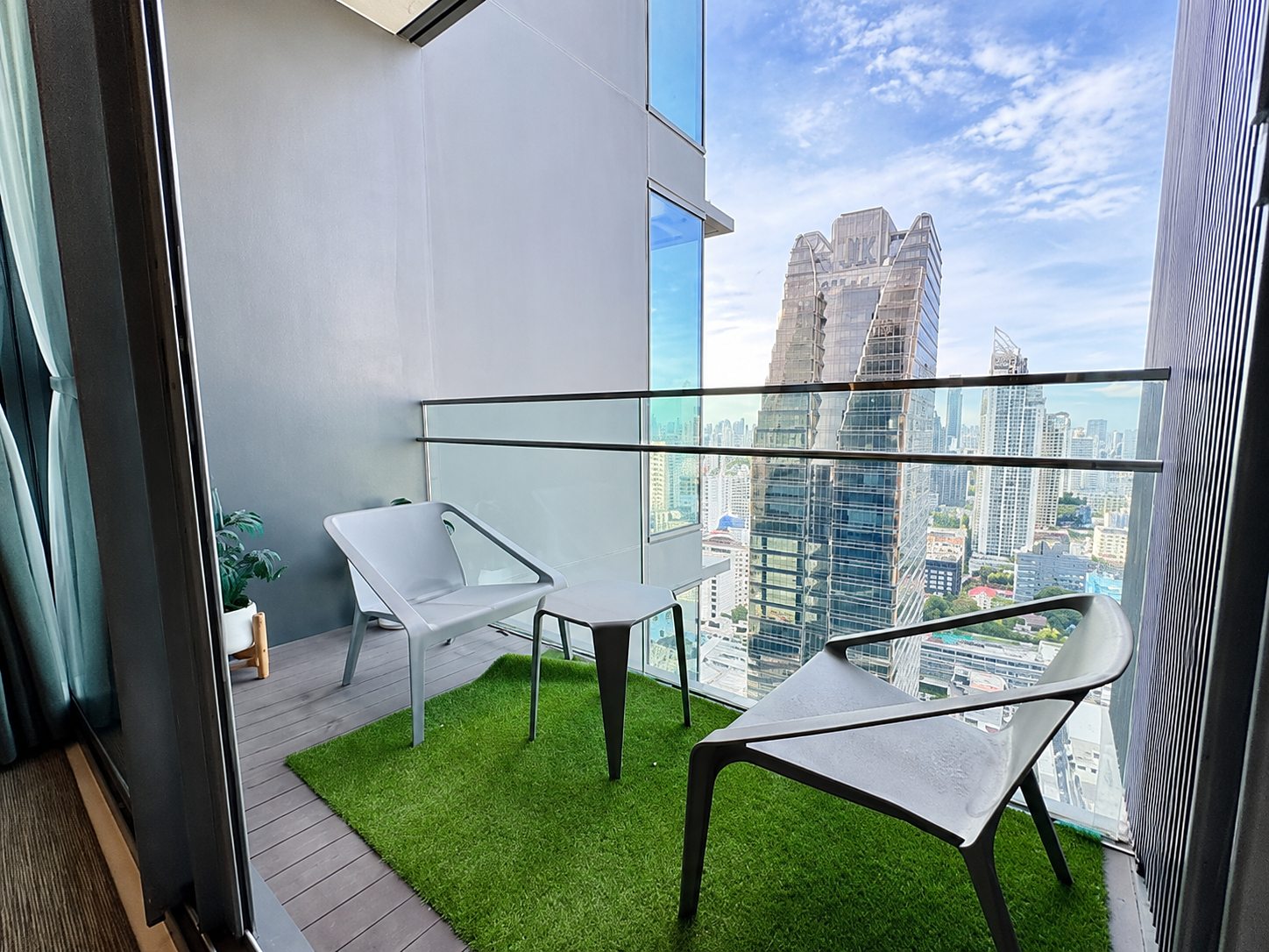Q1 Sukhumvit: Balcony with city view