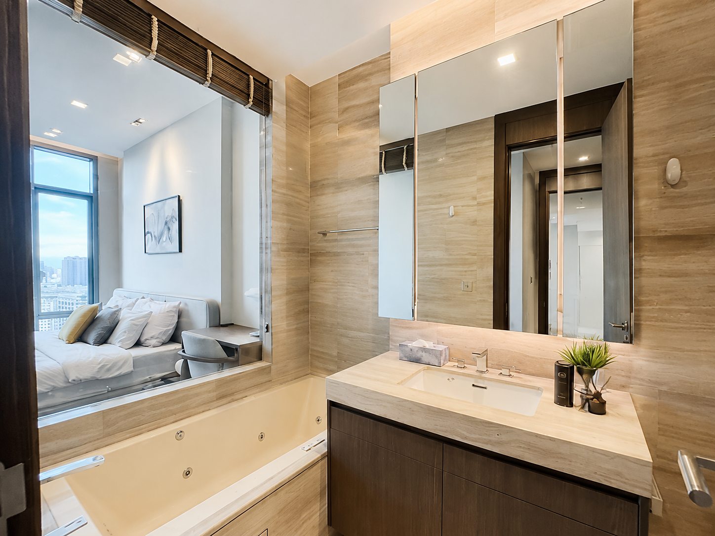 Q1 Sukhumvit: Bathroom vanity