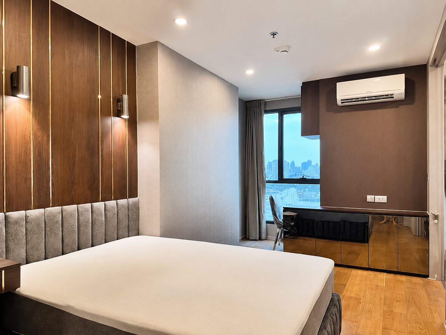 Q Chidlom: Bedroom