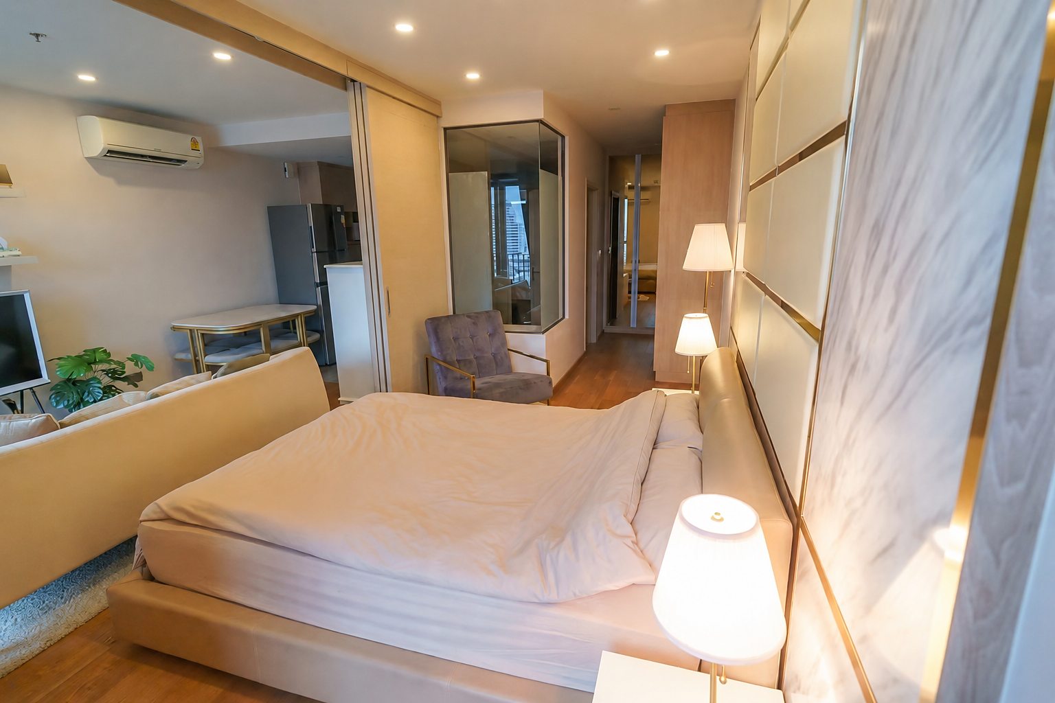 Q Chidlom: Bedroom