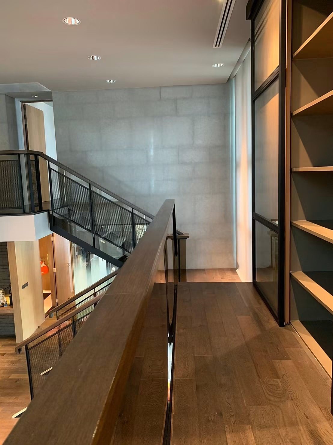 Rende Sukhumvit 23: Upper floor landing