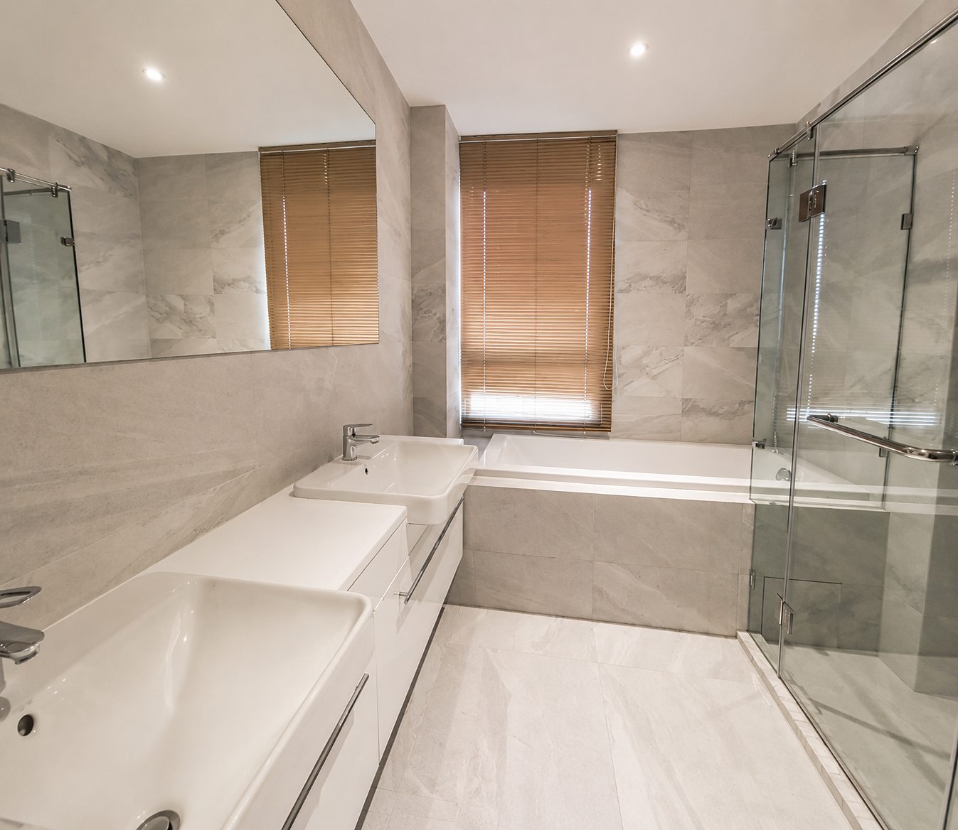 Rhythm Ekkamai: Bathroom