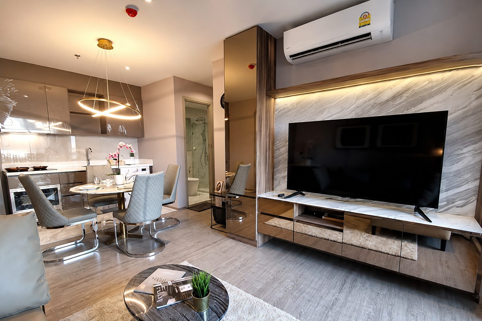Rhythm Ekkamai: Living room and kitchen