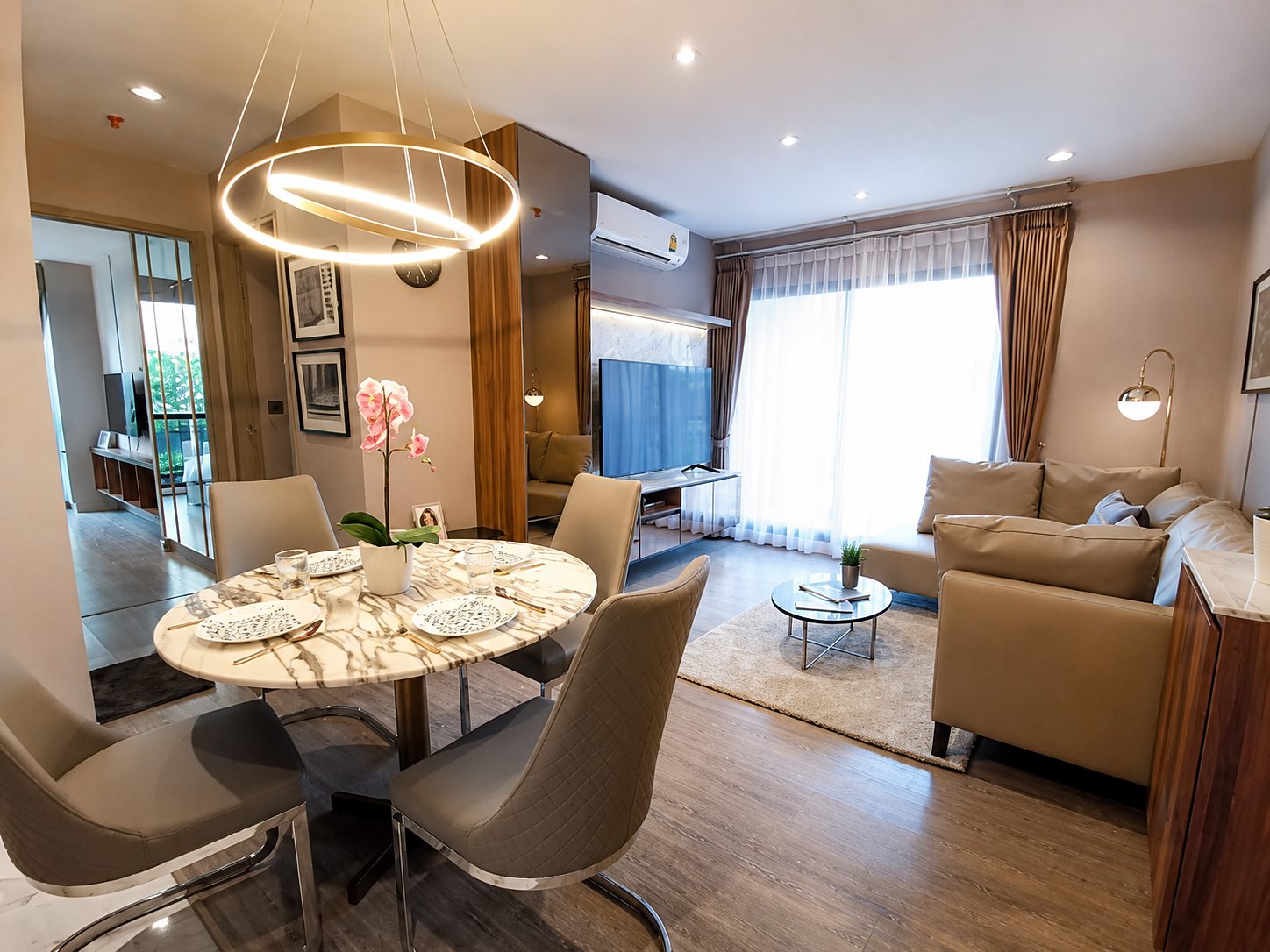 Rhythm Ekkamai: Dining and living area