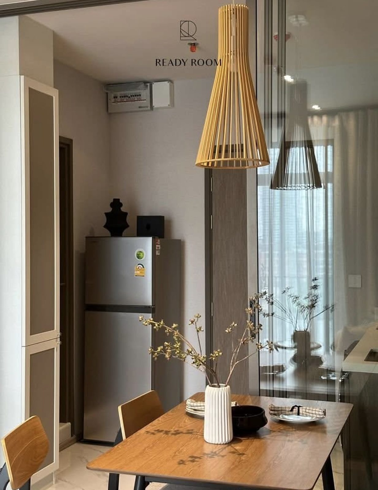 Rhythm Ekkamai Estate: Dining and kitchen