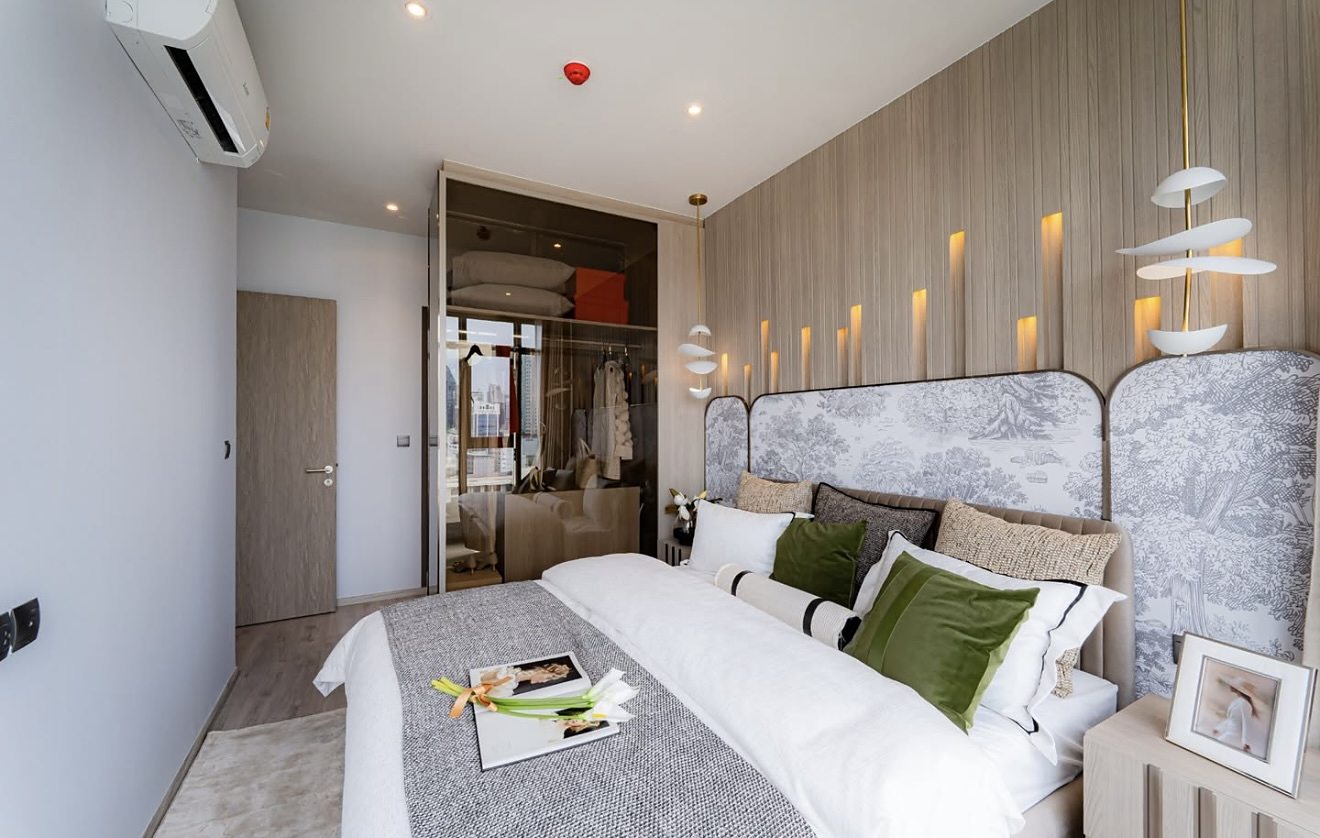 Rhythm Ekkamai Estate: Master bedroom [show unit]