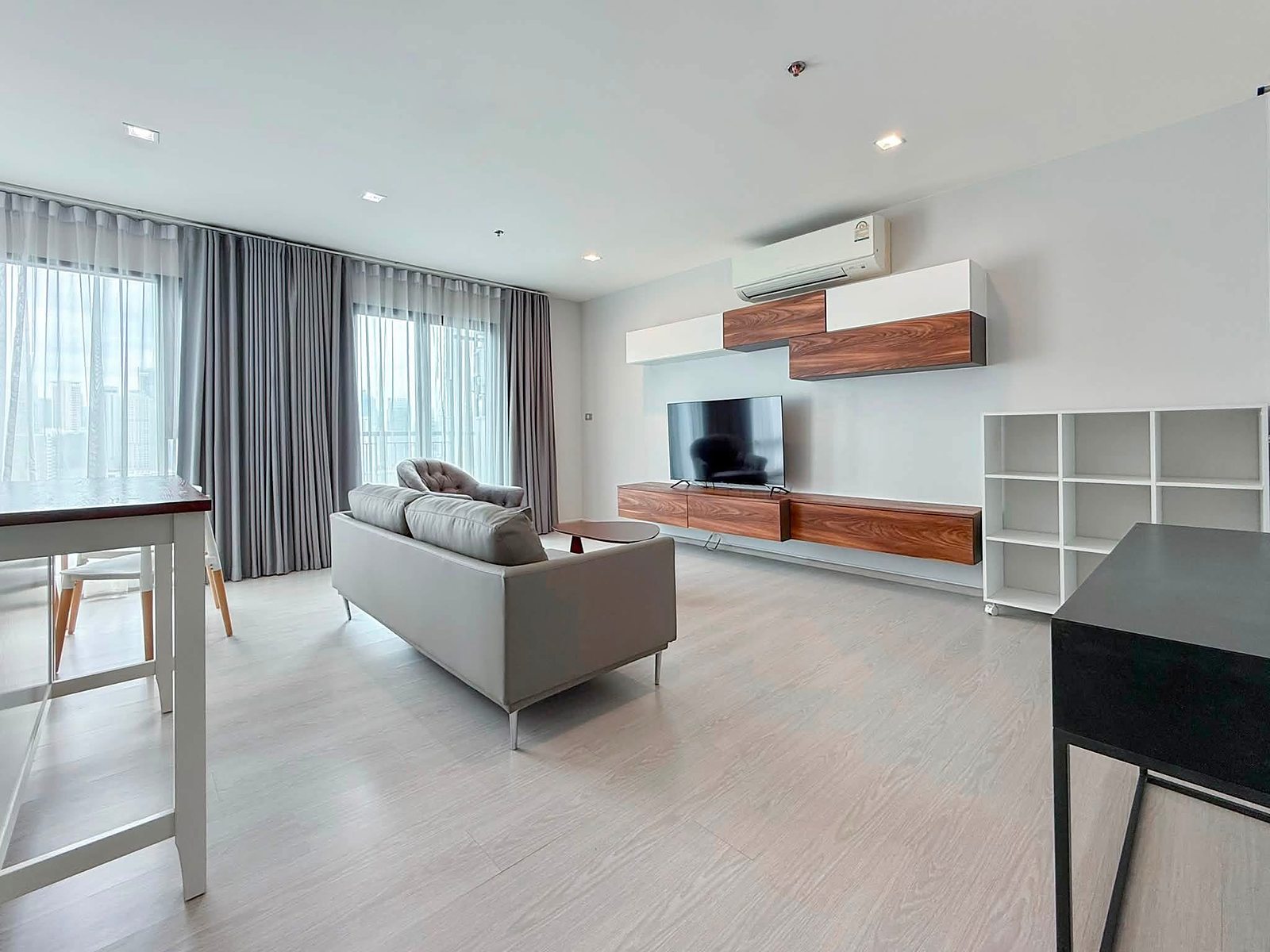 Rhythm Sukhumvit 36-38: Living room