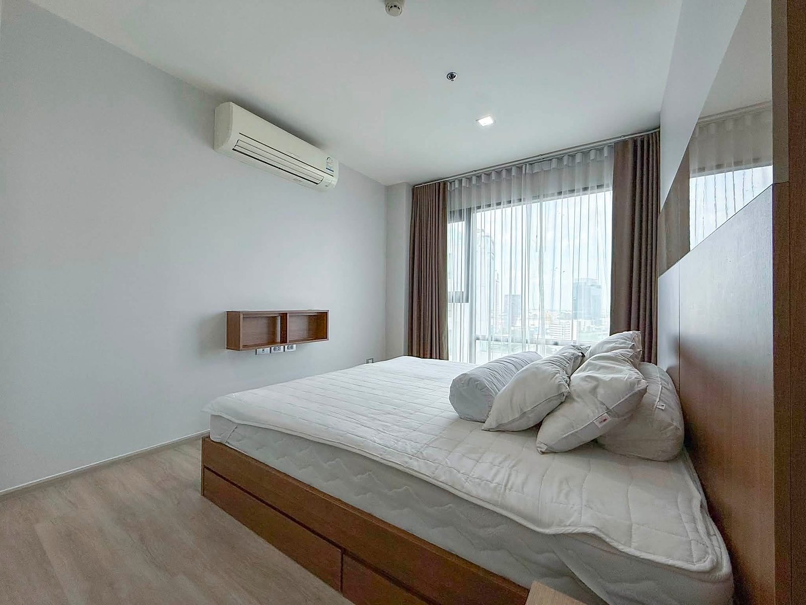 Rhythm Sukhumvit 36-38: Master bedroom
