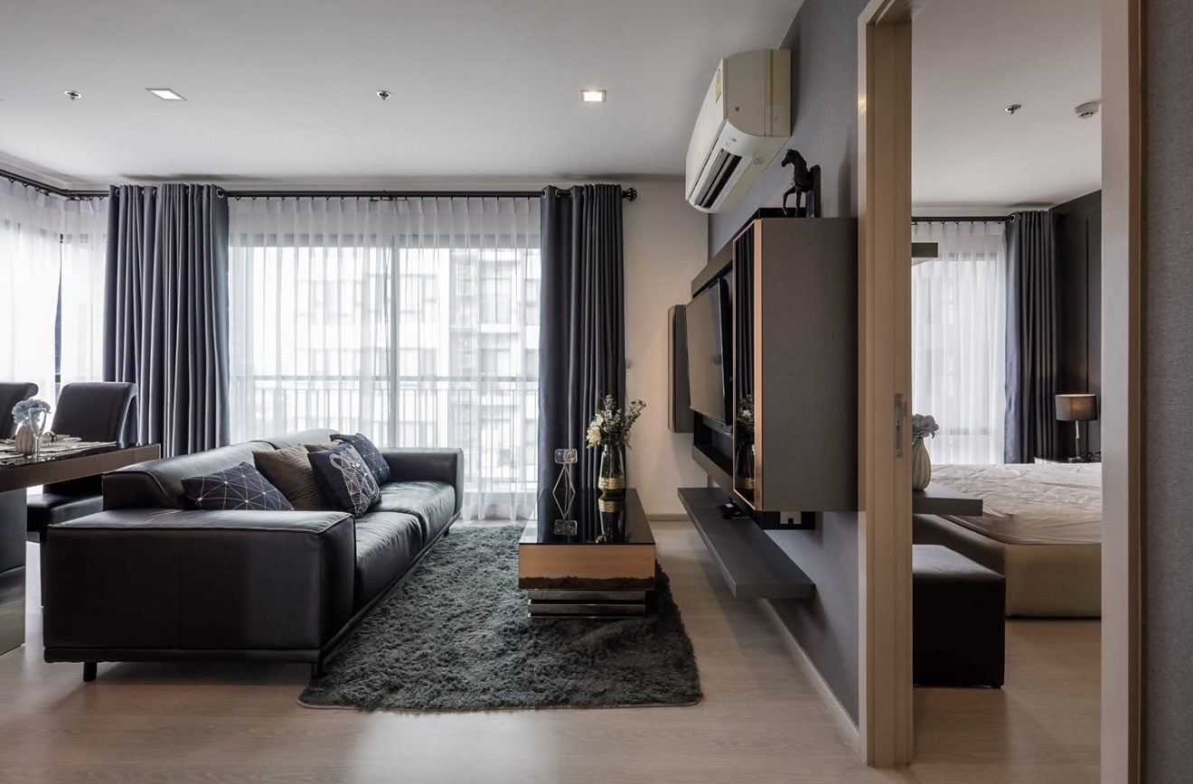 Rhythm Sukhumvit 36-38: Living area with bedroom view