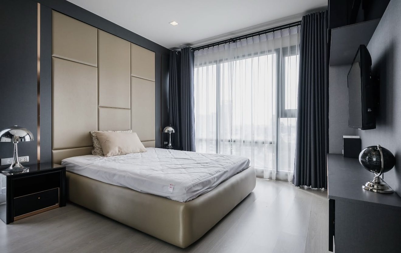 Rhythm Sukhumvit 36-38: Bedroom with window