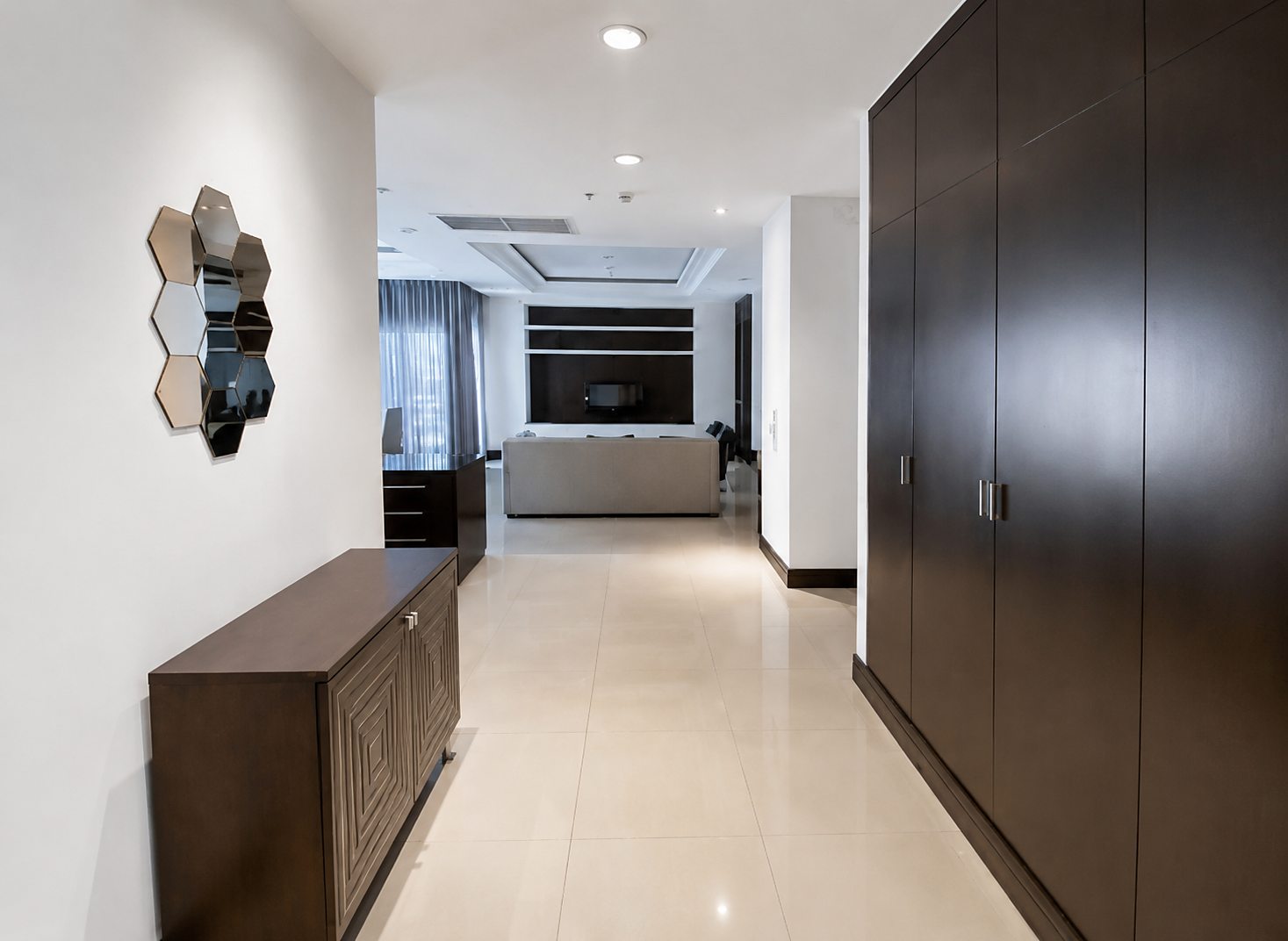 Royal Residence Park: Entrance hallway