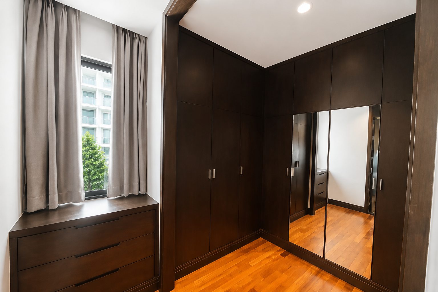 Royal Residence Park: Wardrobe area