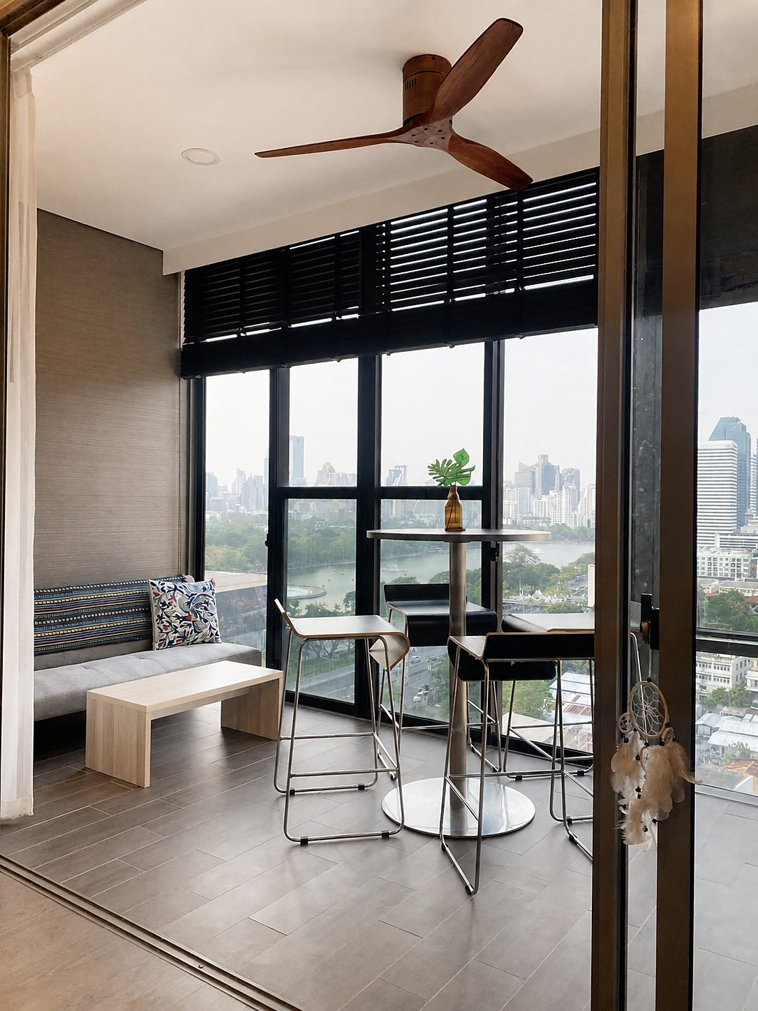Siamese Exclusive Queens: Balcony with park view
