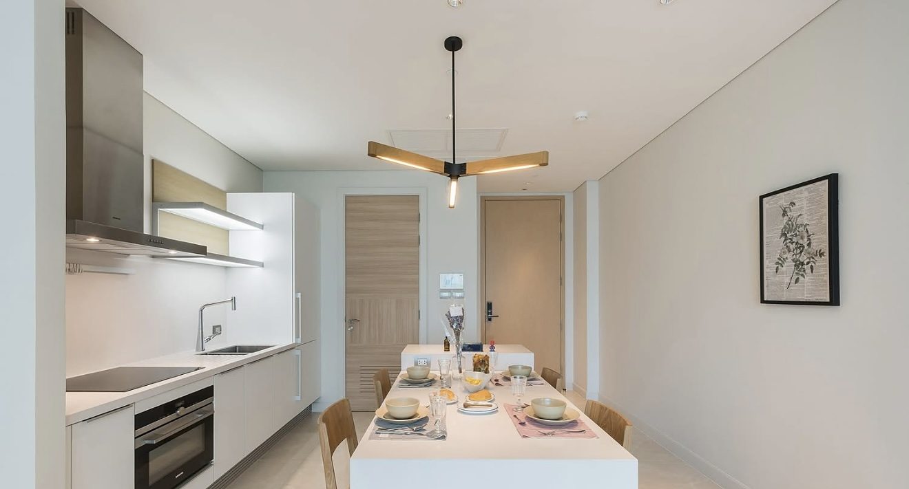 Sindhorn Residence: Kitchen and dining