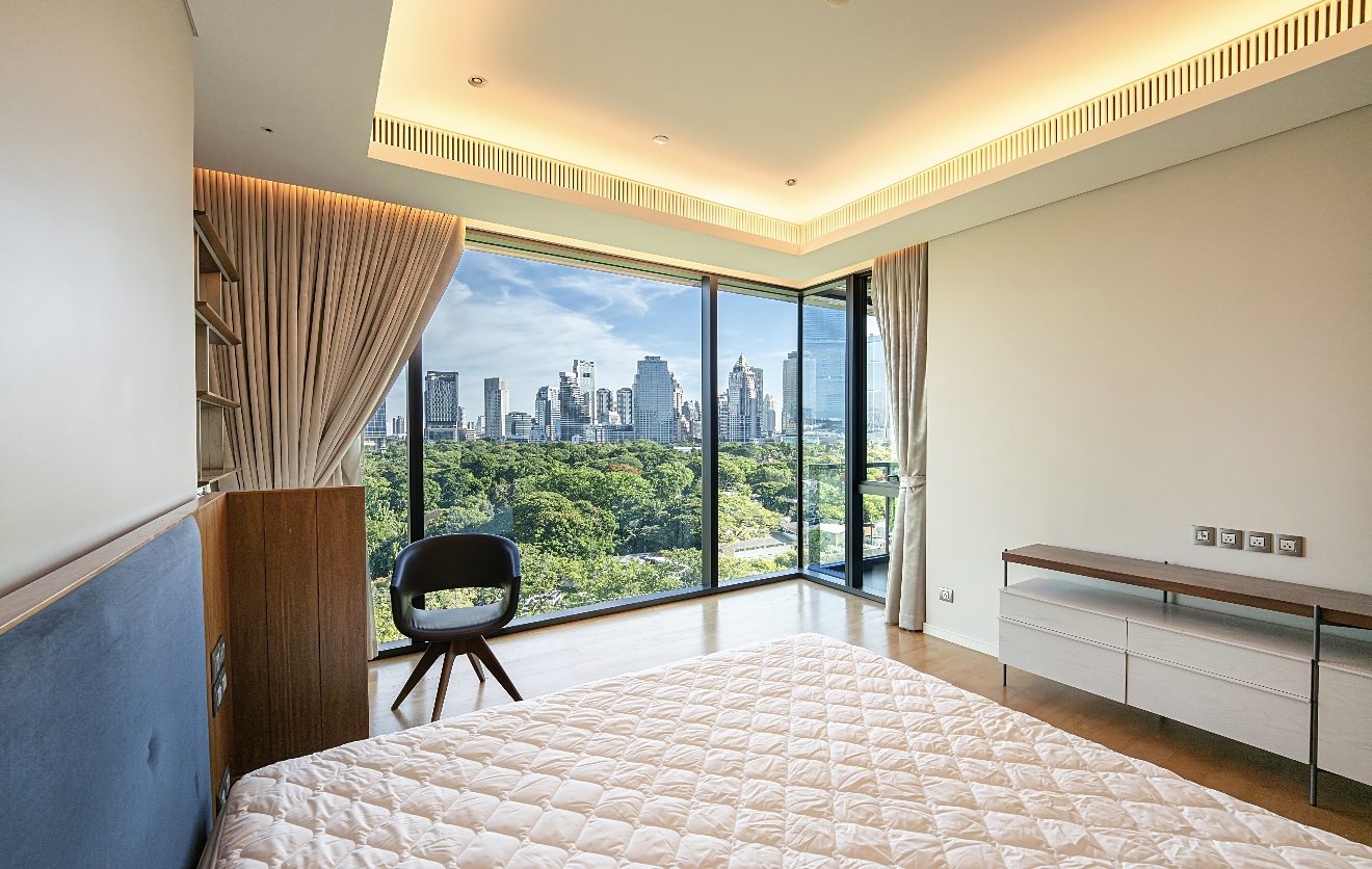 Sindhorn Tonson: Bedroom with city view