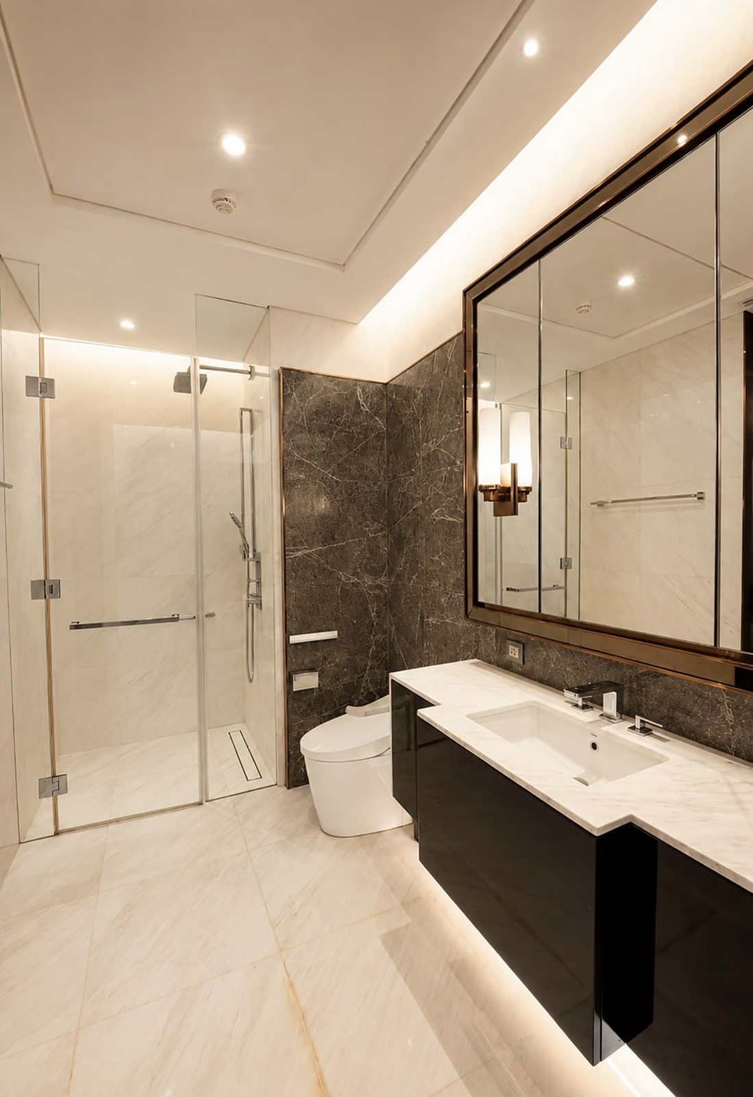Sindhorn Tonson: Bathroom