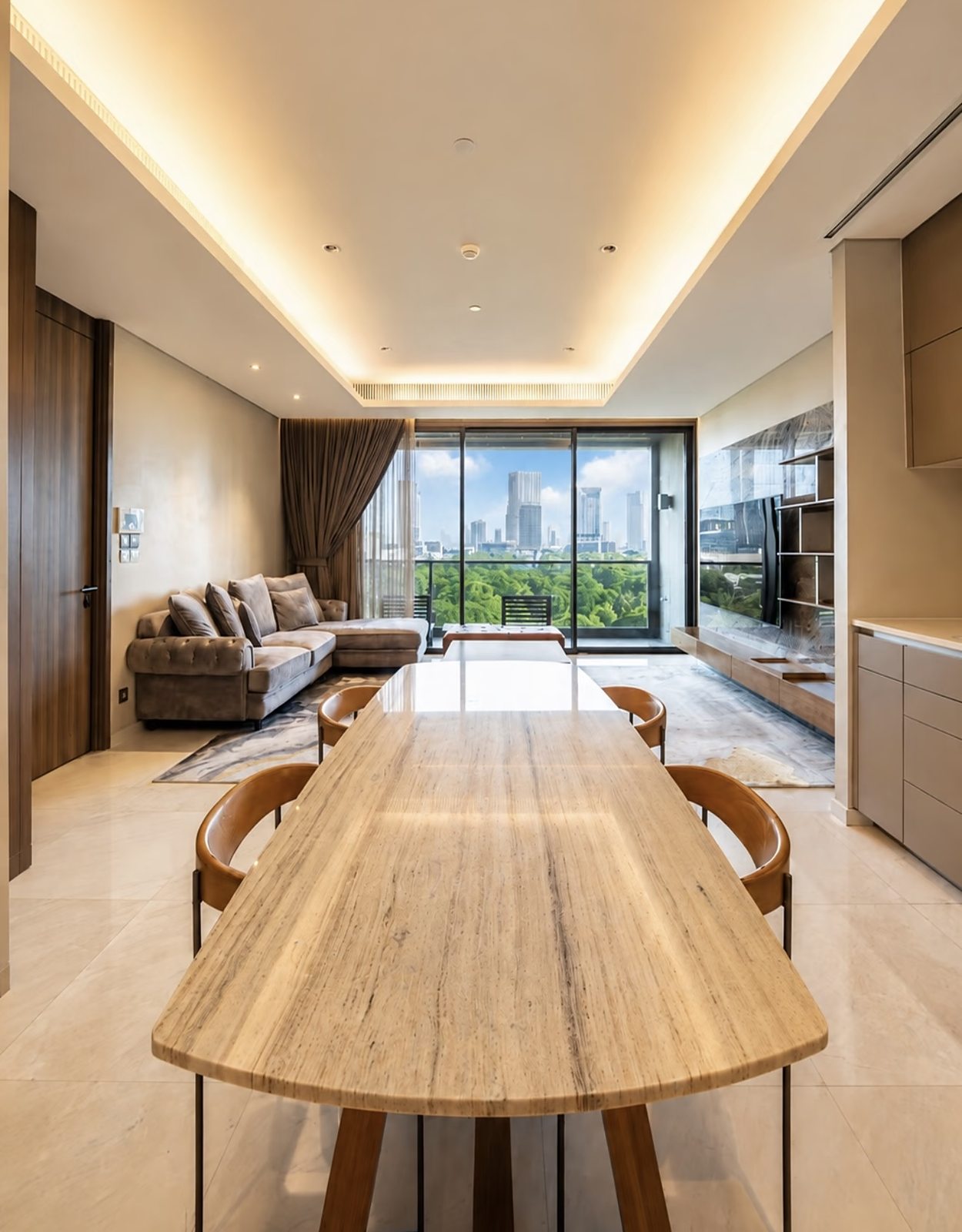 Sindhorn Tonson: Dining and living area