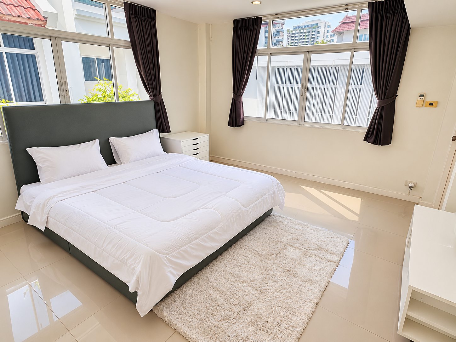 Single House Sukhumvit 31: Bedroom