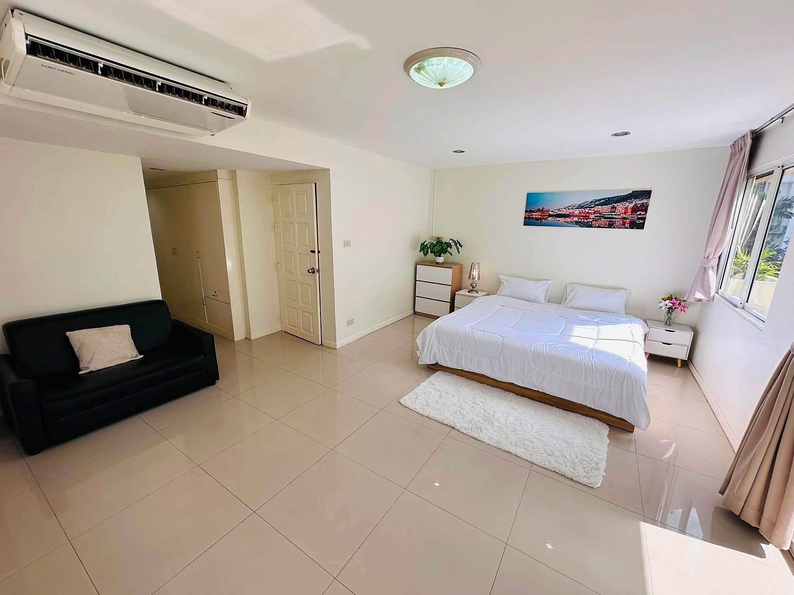 Single House Sukhumvit 31: Bedroom