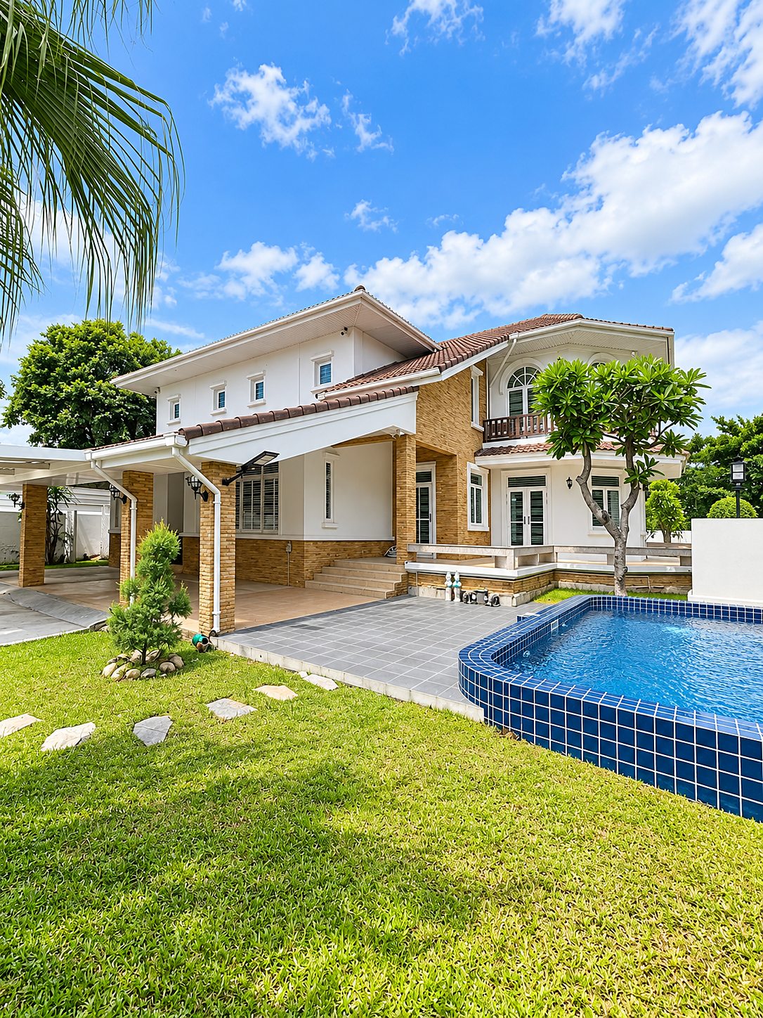 Sukhumvit 107 (Bearing) · Pool Villa: House and swimming pool