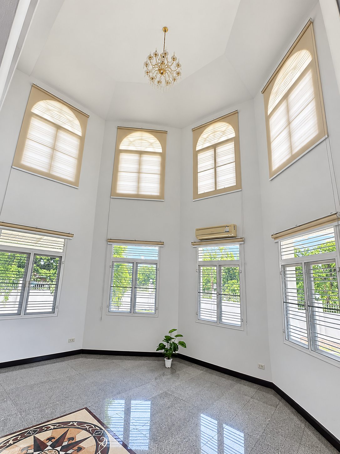 Sukhumvit 107 (Bearing) · Pool Villa: Bay window room