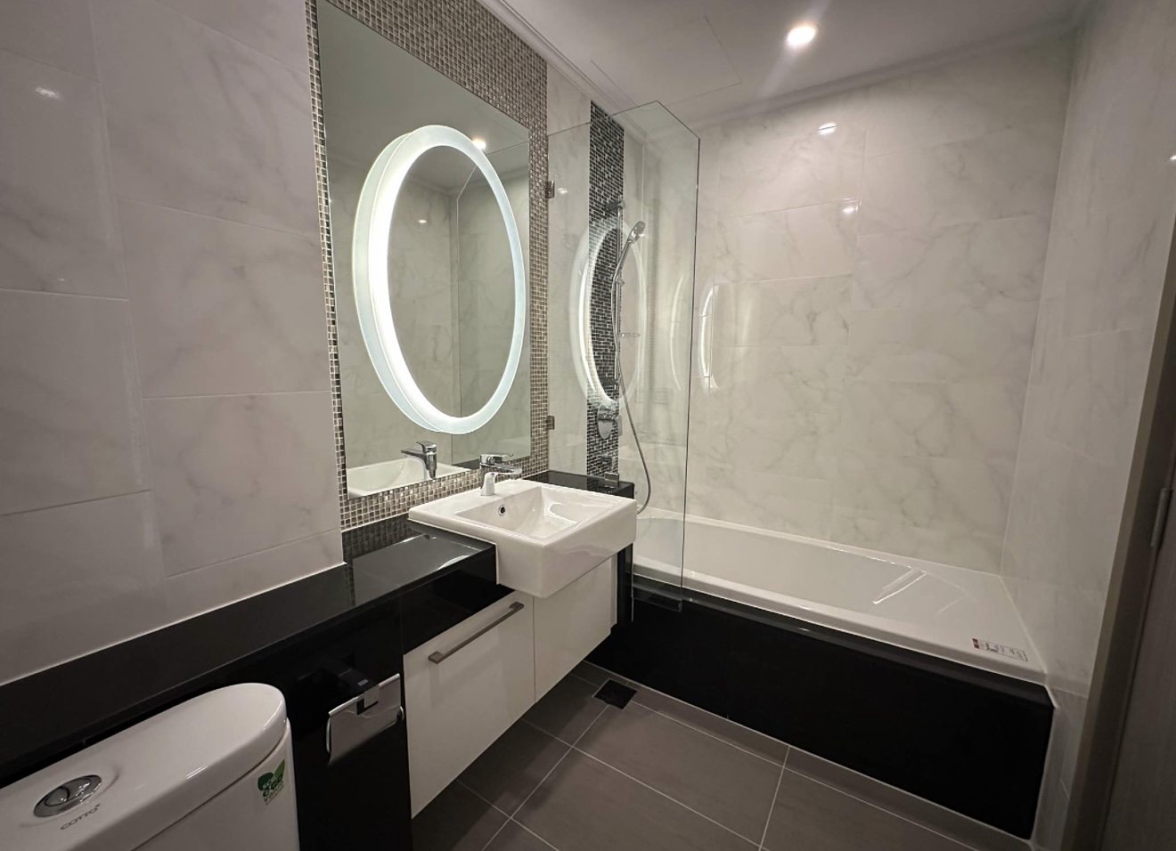 Supalai Oriental Sukhumvit 39: Bathroom