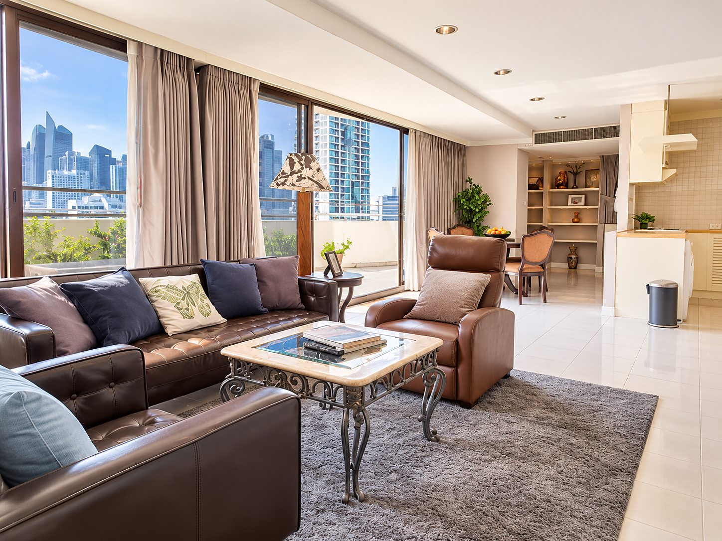 Supalai Place Sukhumvit 39: Living room