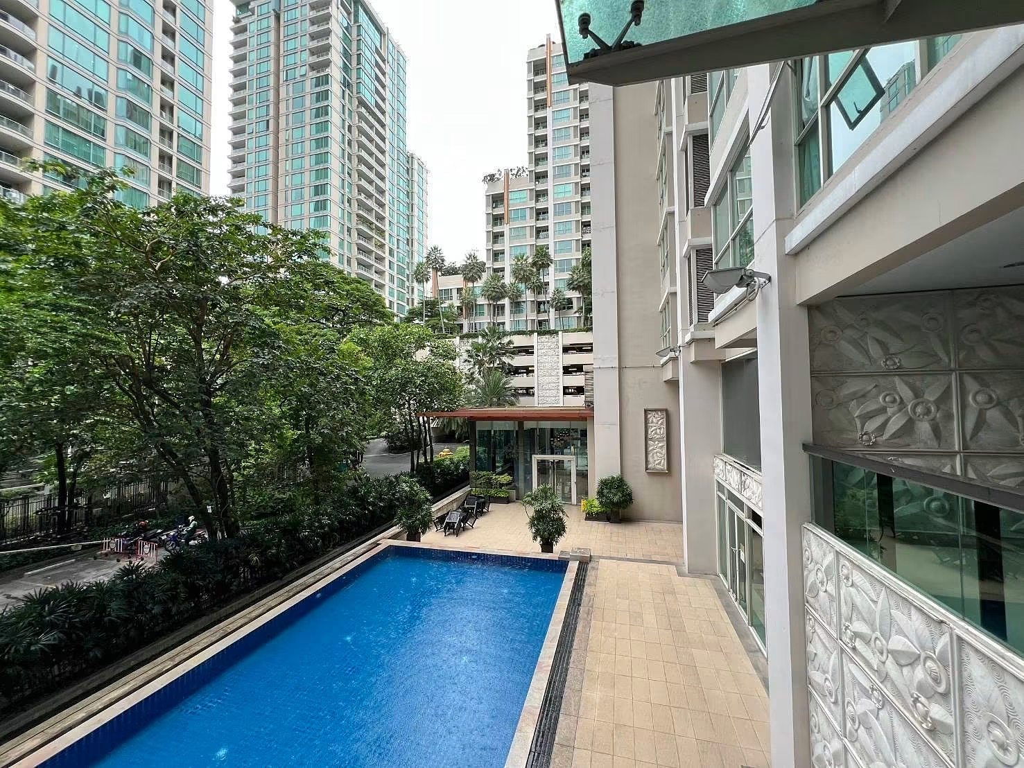 The Address Chidlom: Swimming pool