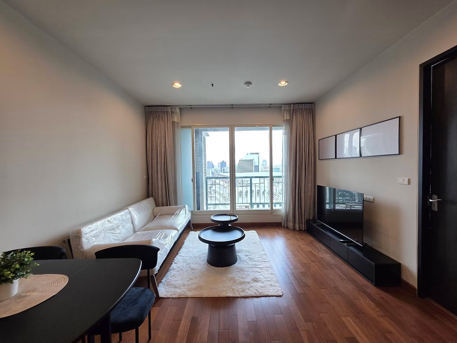 The Address Chidlom: Living room