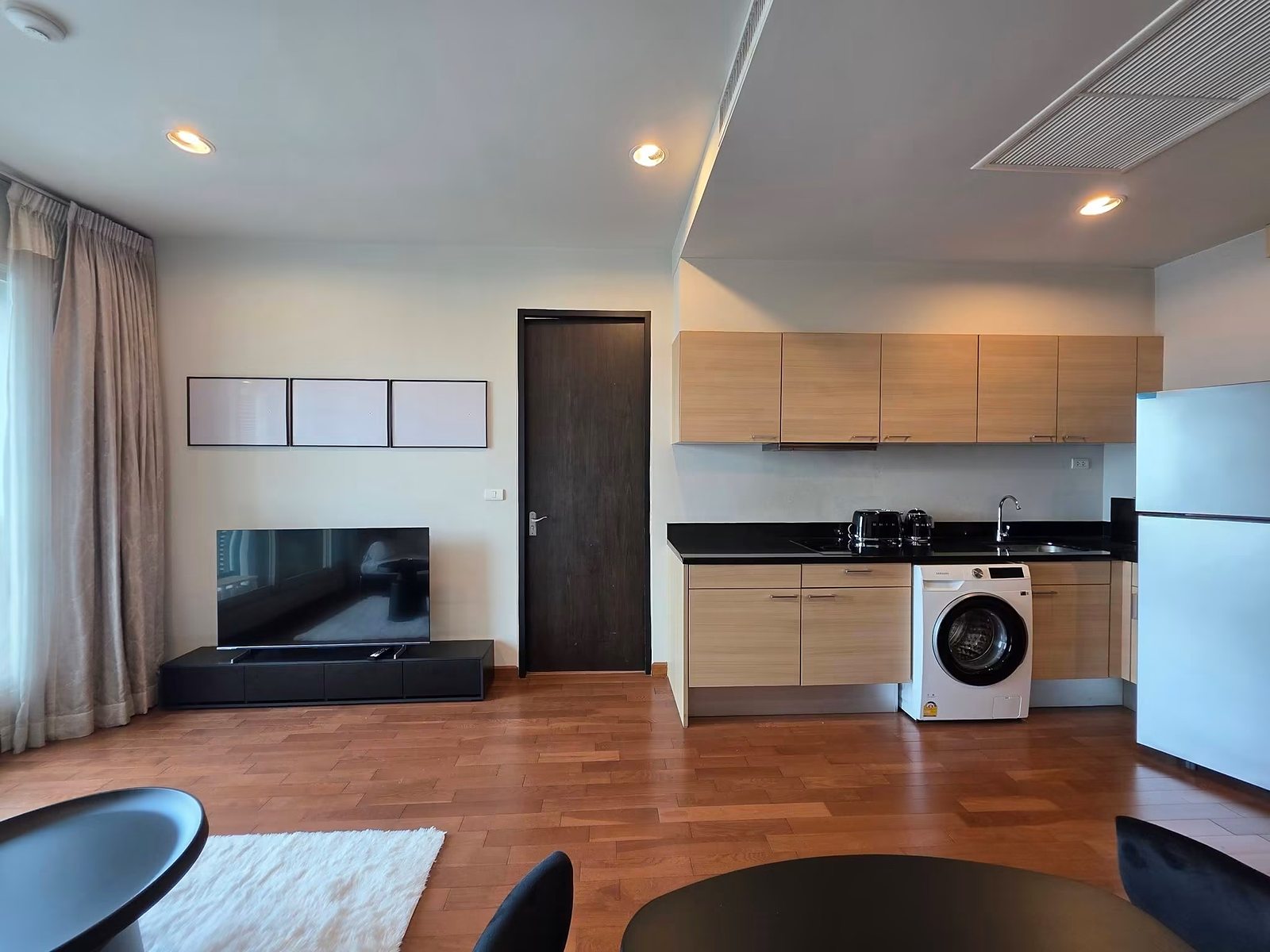 The Address Chidlom: Living room and kitchen