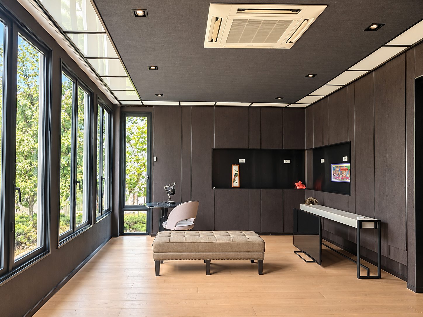The Ava Residence 77: Spacious open room