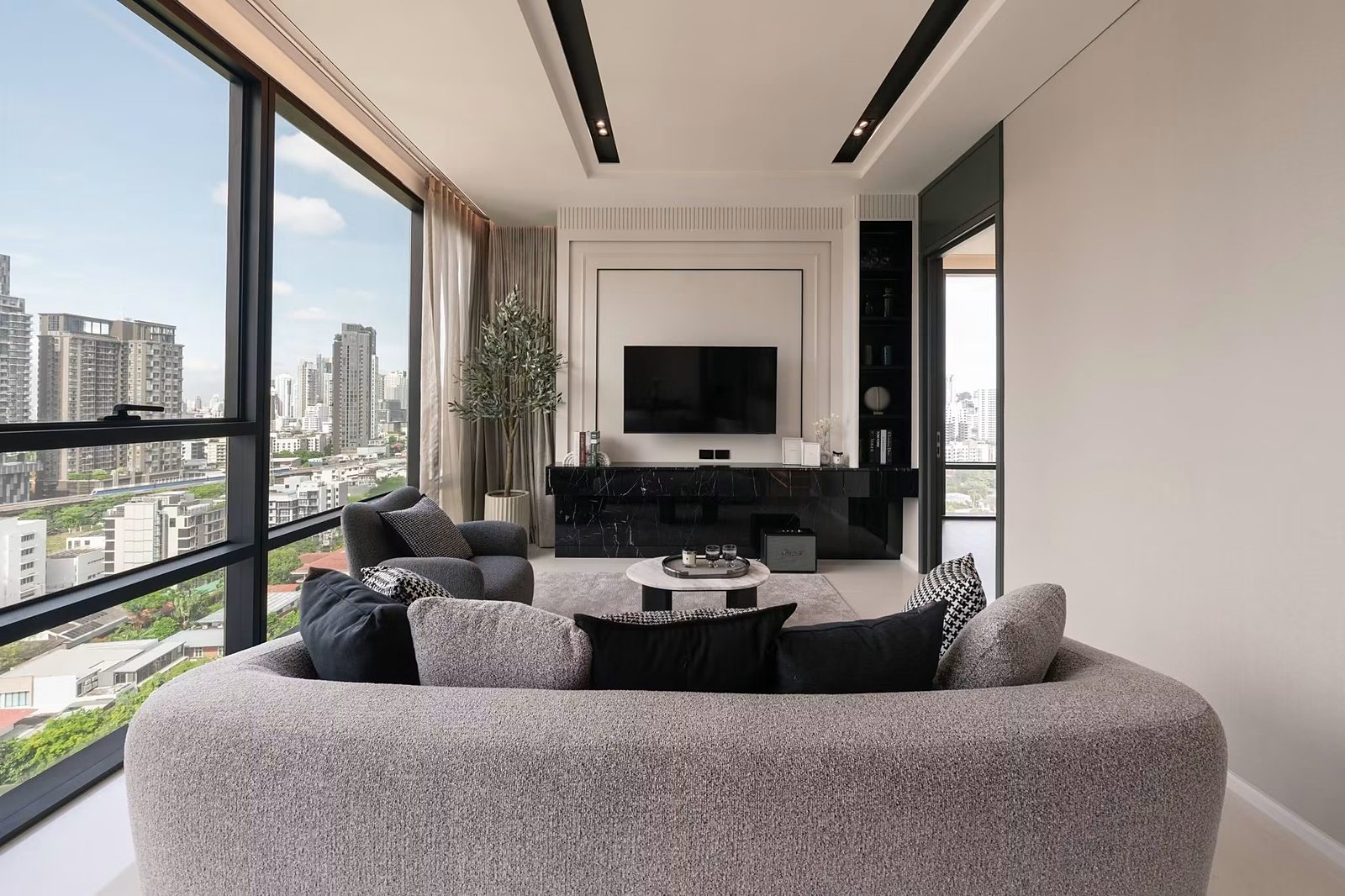 The Bangkok Thonglor: Living room