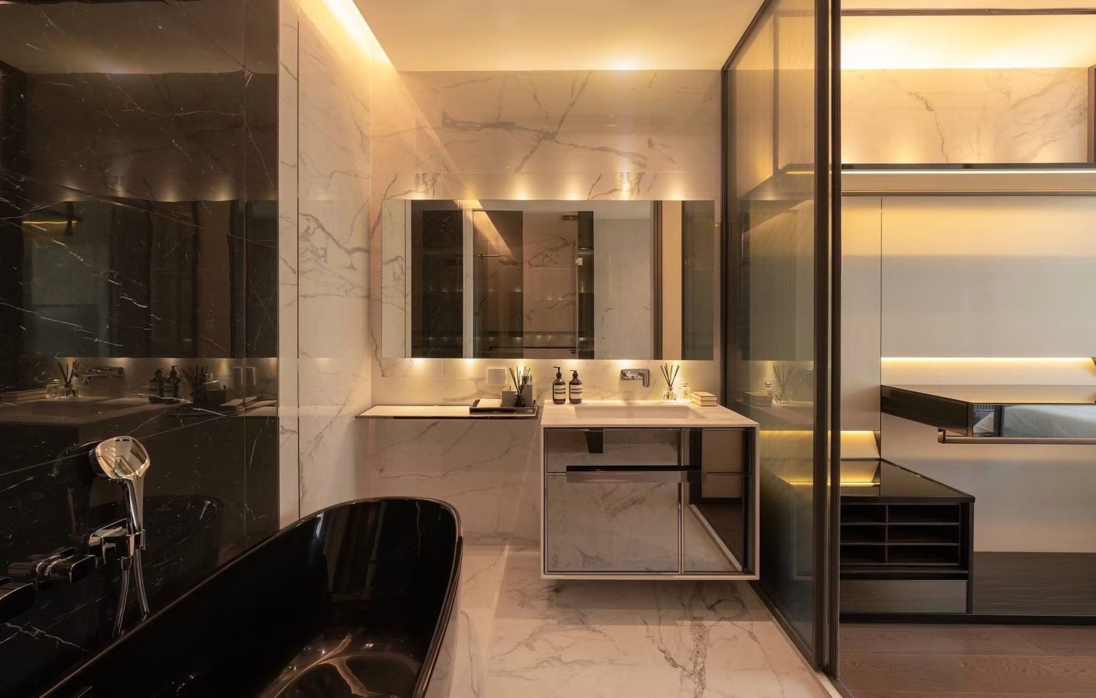 The Bangkok Thonglor: Bathroom with bathtub
