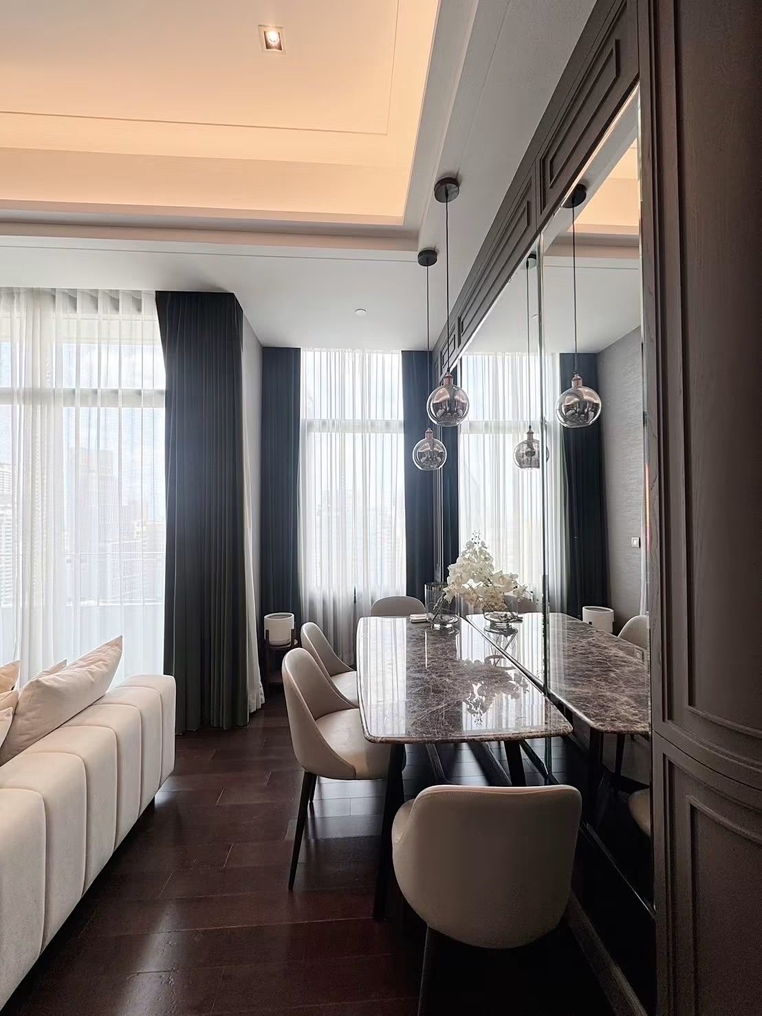 The Diplomat 39: Dining area