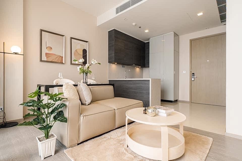 The Esse Asoke: Living area and kitchen