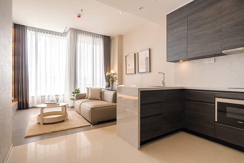 The Esse Asoke: Kitchen and living area