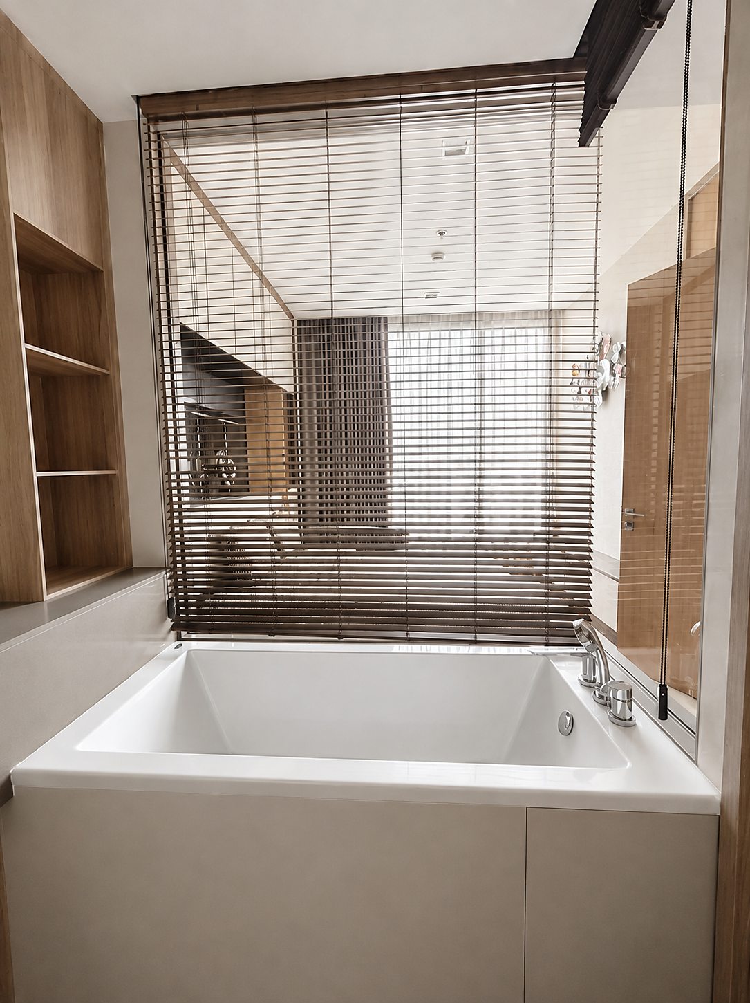 The Esse Asoke: Bathtub