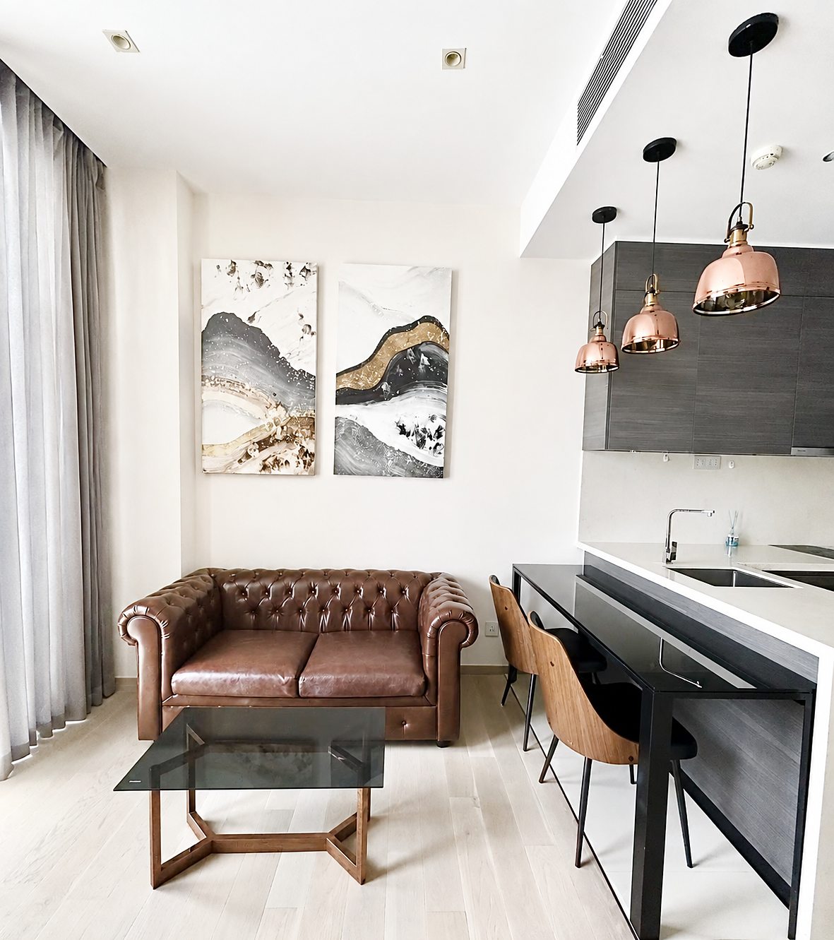 The Esse Asoke: Living room and kitchen