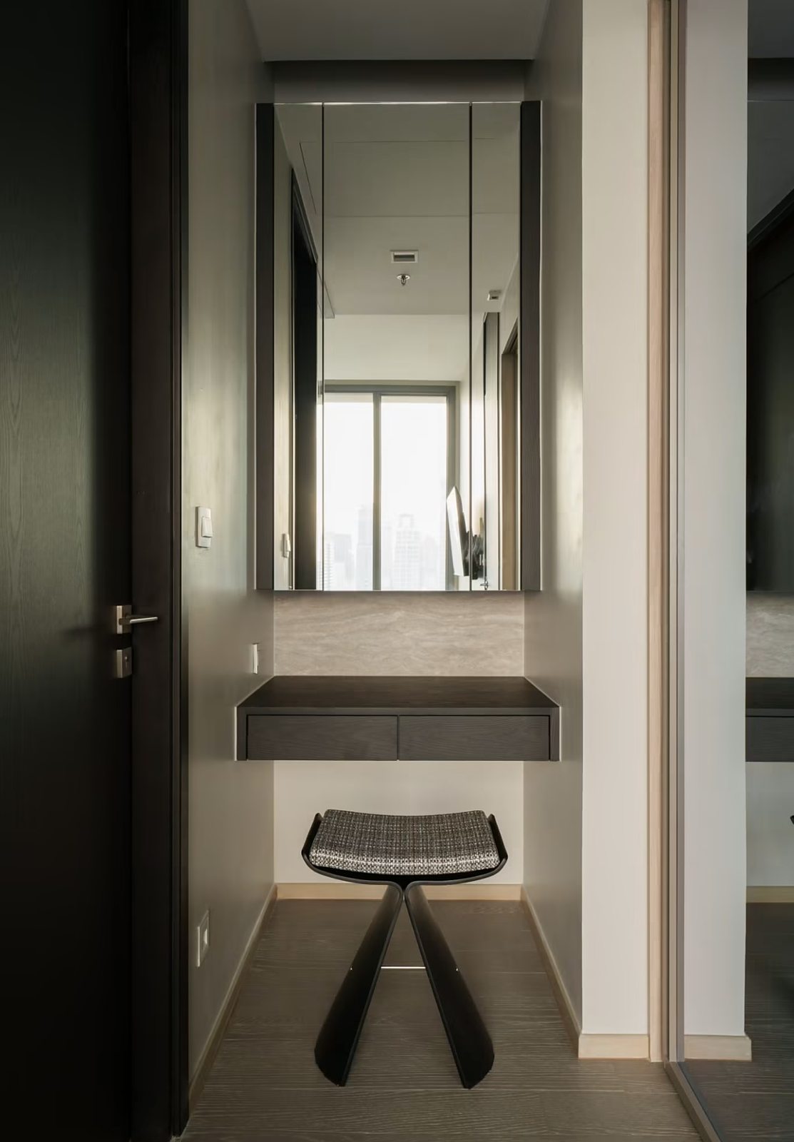 The Esse Asoke: Dressing area