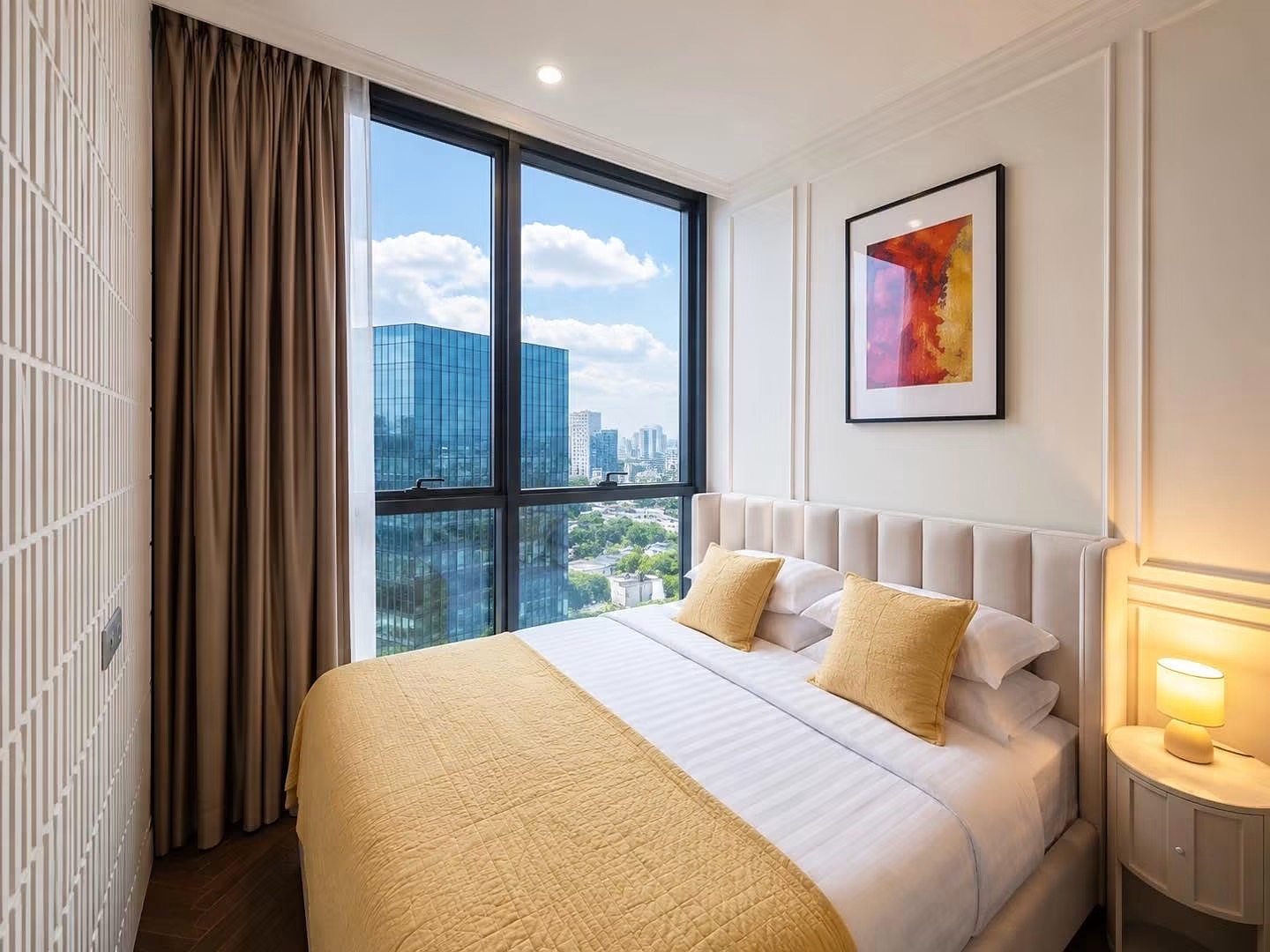 The Esse Sukhumvit 36: Master bedroom