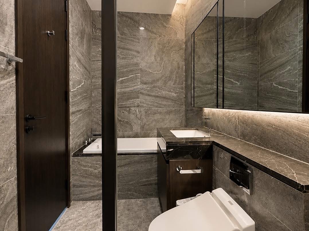 The Esse Sukhumvit 36: Bathroom