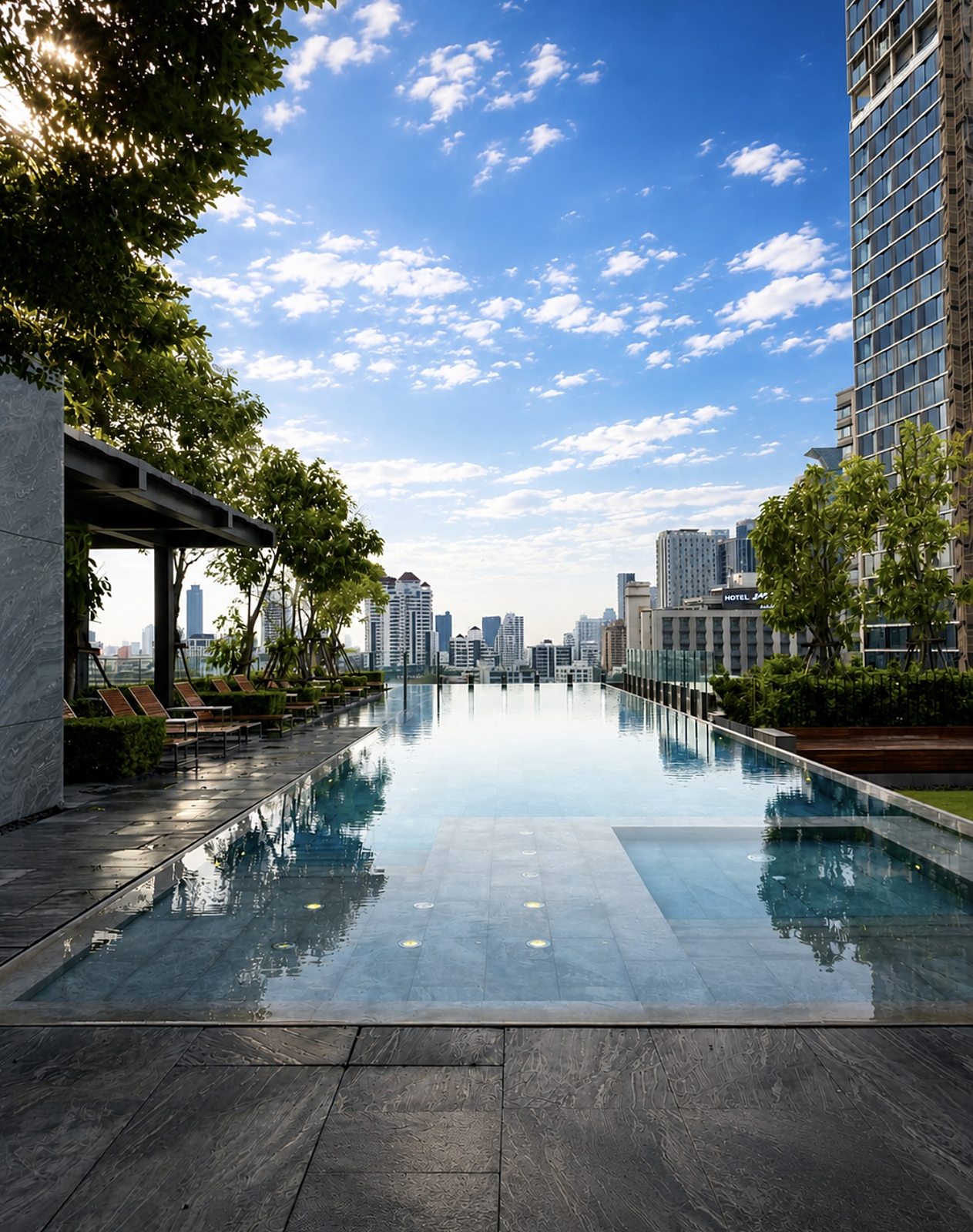 The Esse Sukhumvit 36: Swimming pool