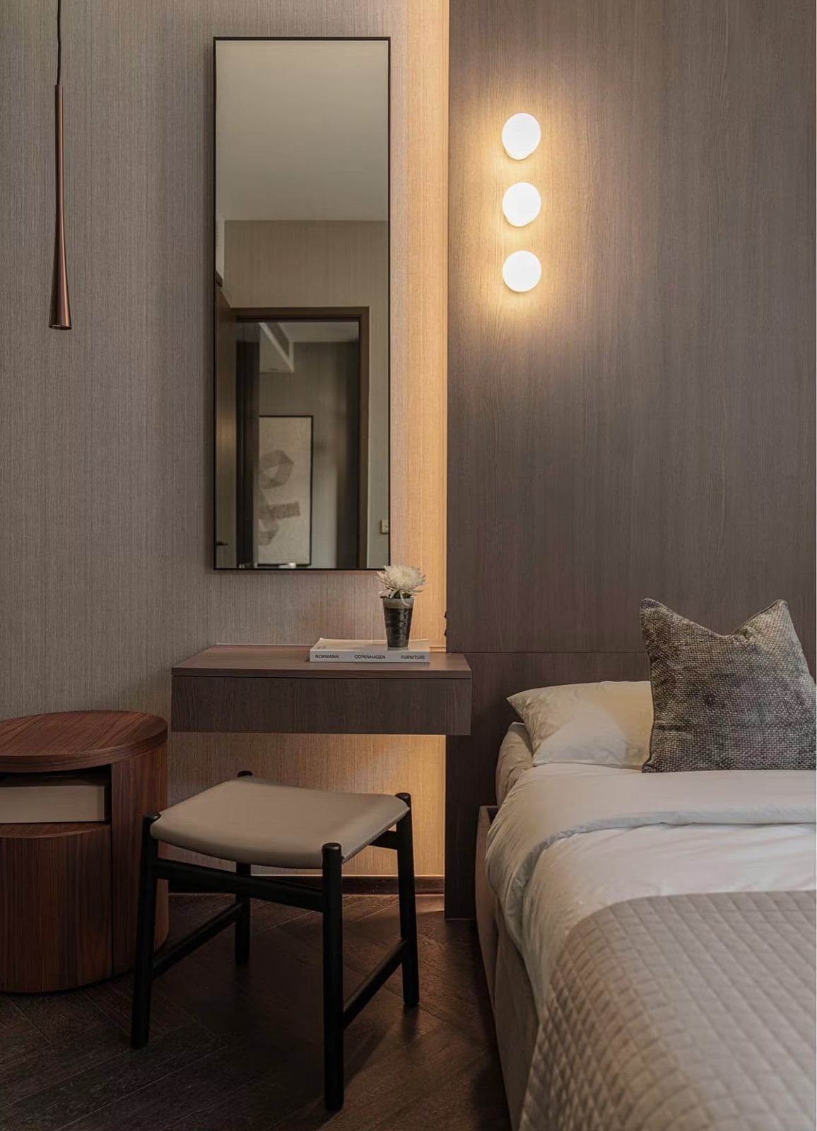 The Esse Sukhumvit 36: Dressing table [show unit]
