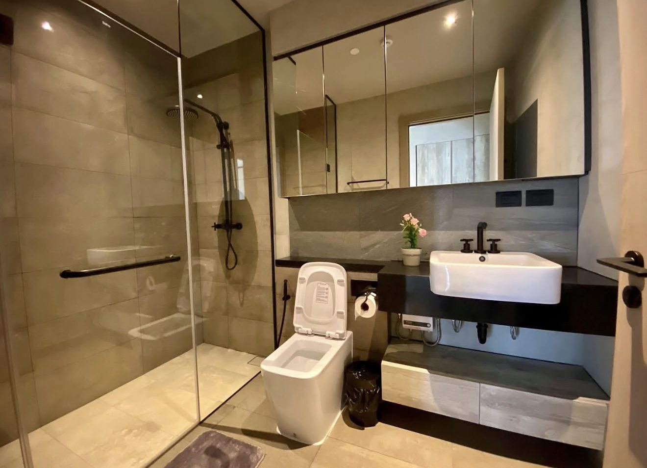 The Lofts Asoke: Bathroom