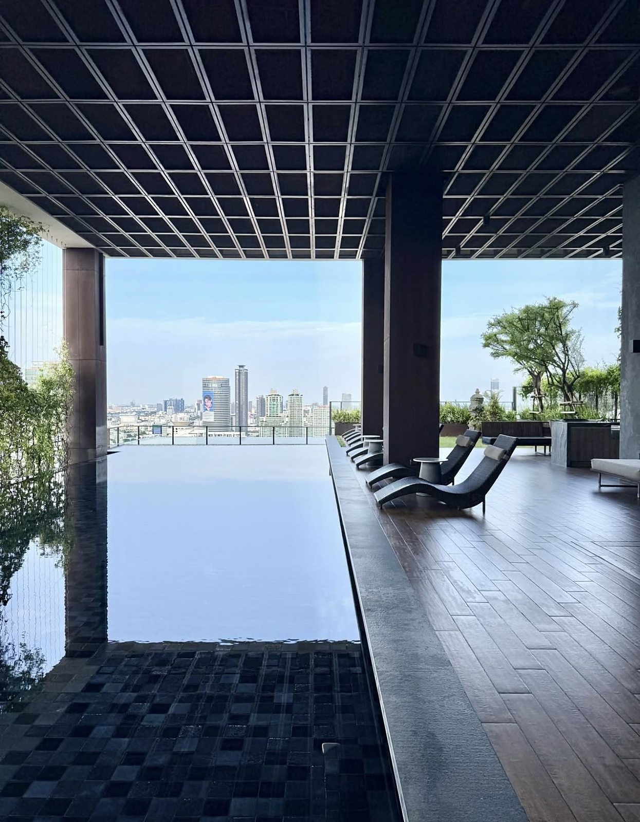The Lofts Asoke: Infinity pool