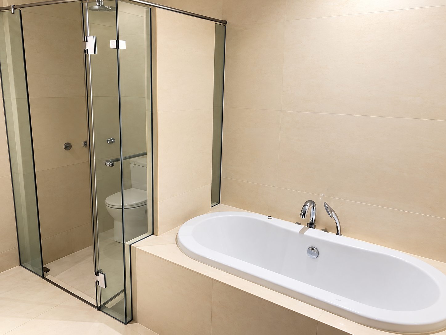 The Madison: Bathroom with bathtub