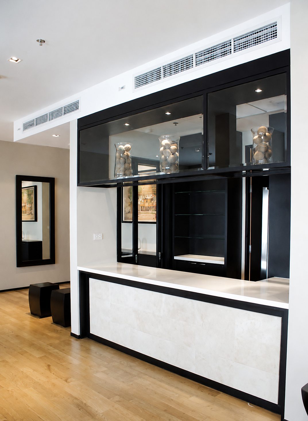 The Madison: Pantry bar