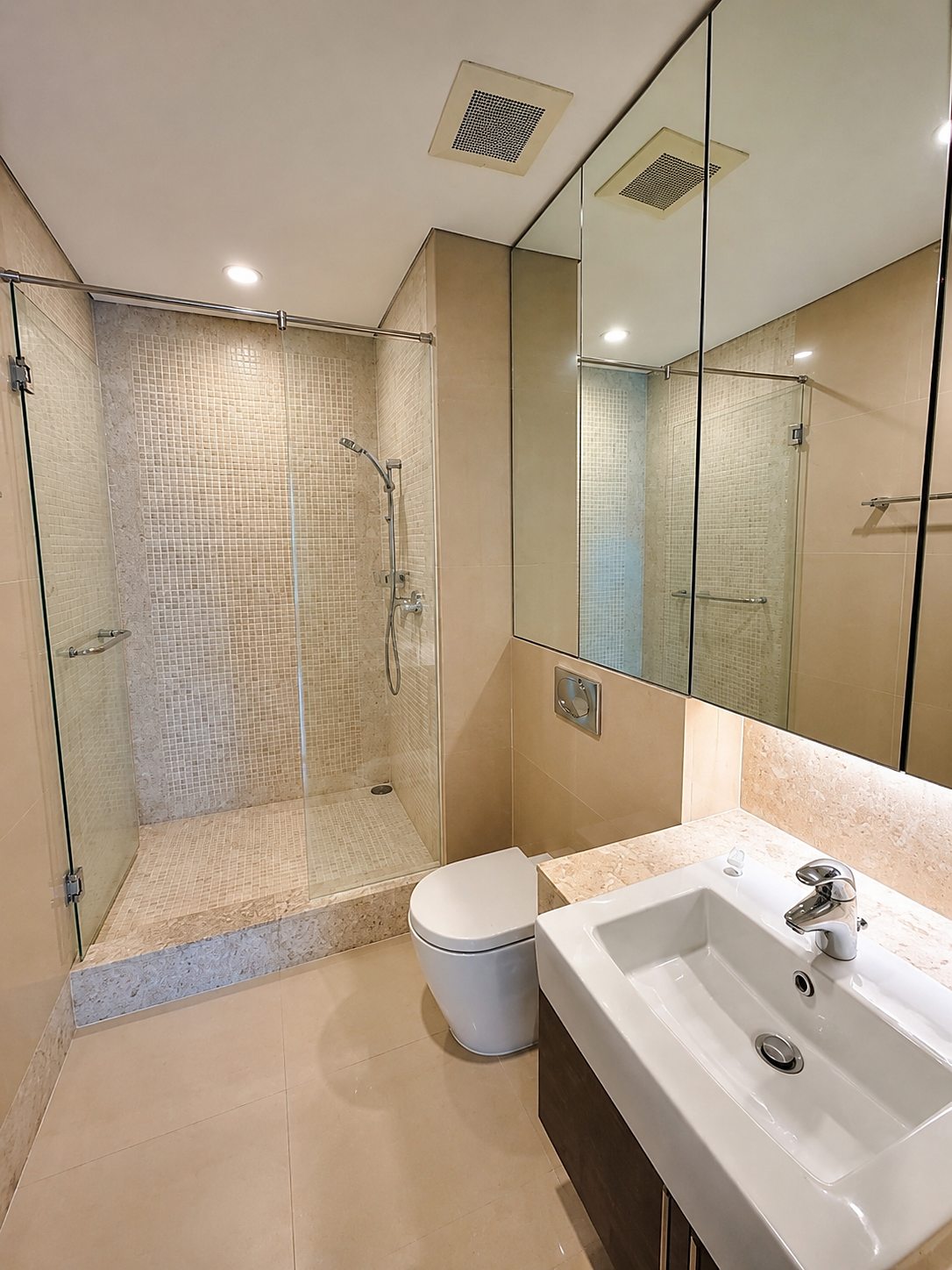 The Park Chidlom: Shower room